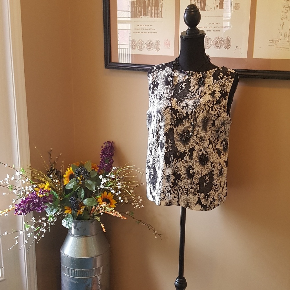 CHICO'S Floral Shell,  Size 2 (L)